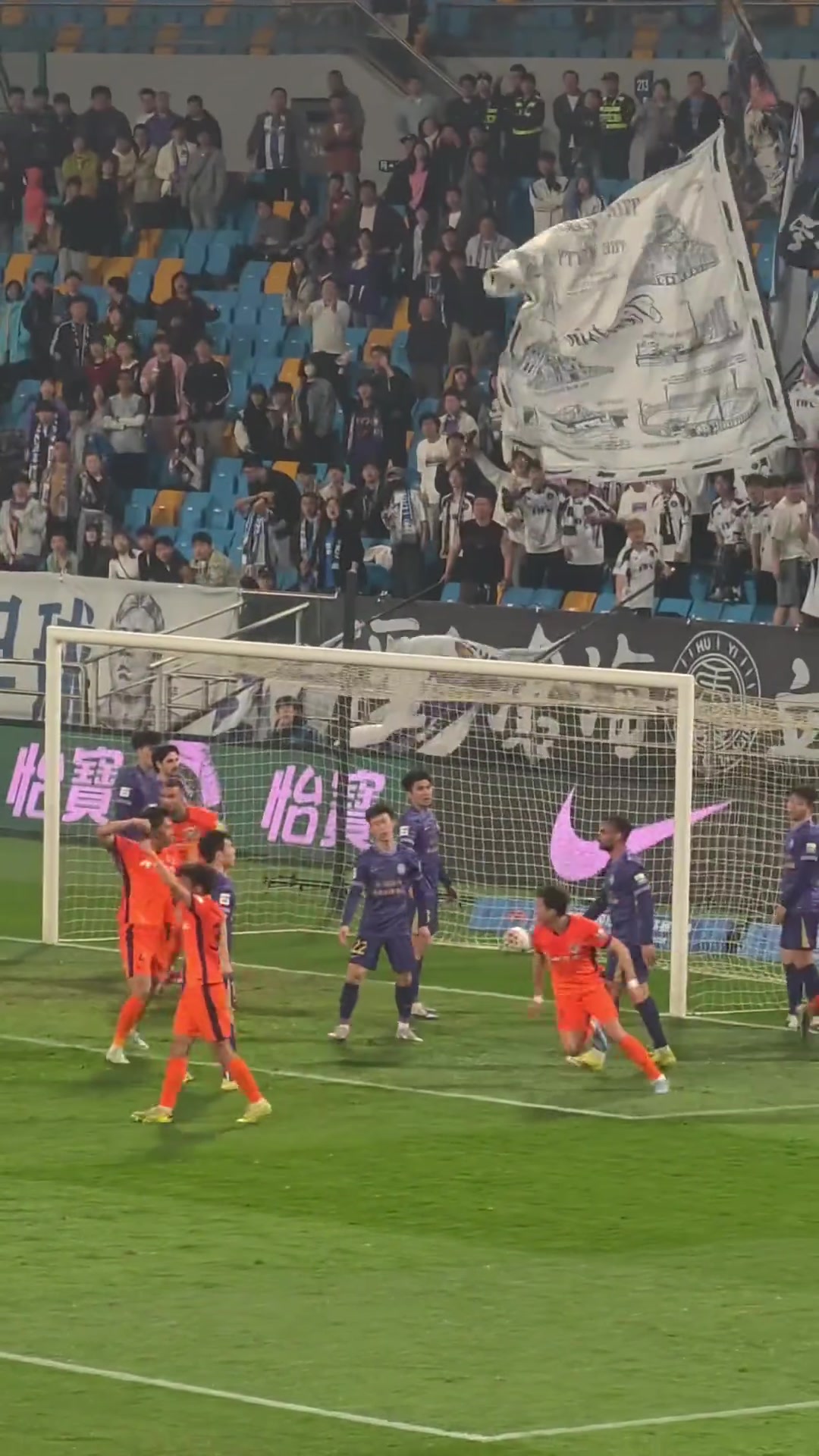 宋龙回应找基莱斯庆祝 称对方用西语辱骂挑衅