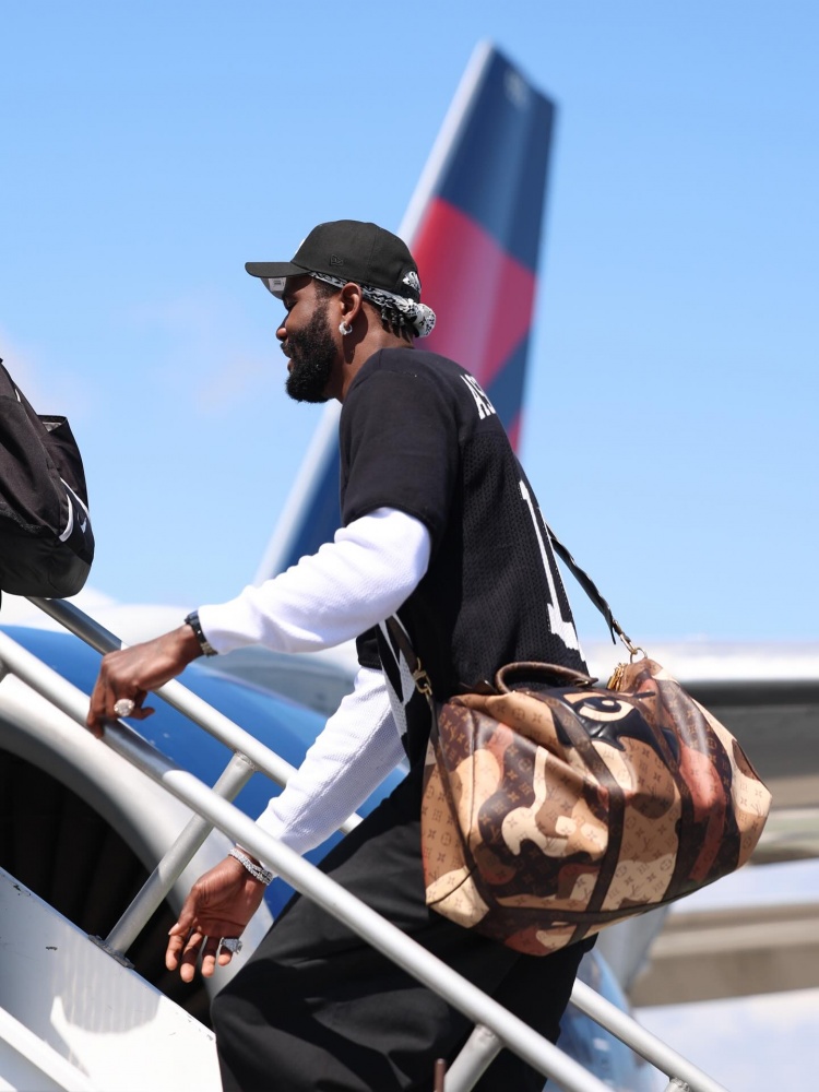 艾顿社媒总结常规赛征程 表态季后赛工作未结束 艾顿社媒总结常规赛征程 表态季后赛工作未结束