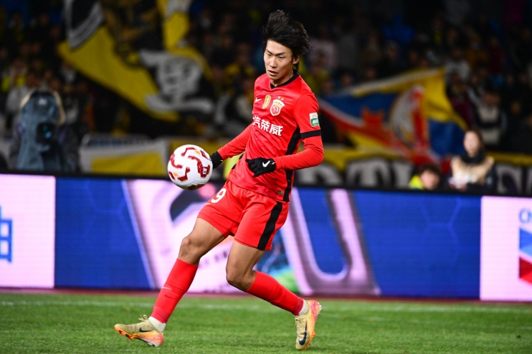 海港防线成唯一稳定环 安佩姆随队赴济南有望出战泰山