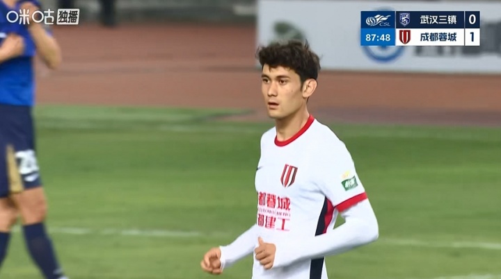 韦林顿88分钟伤退 拜合拉木紧急入替