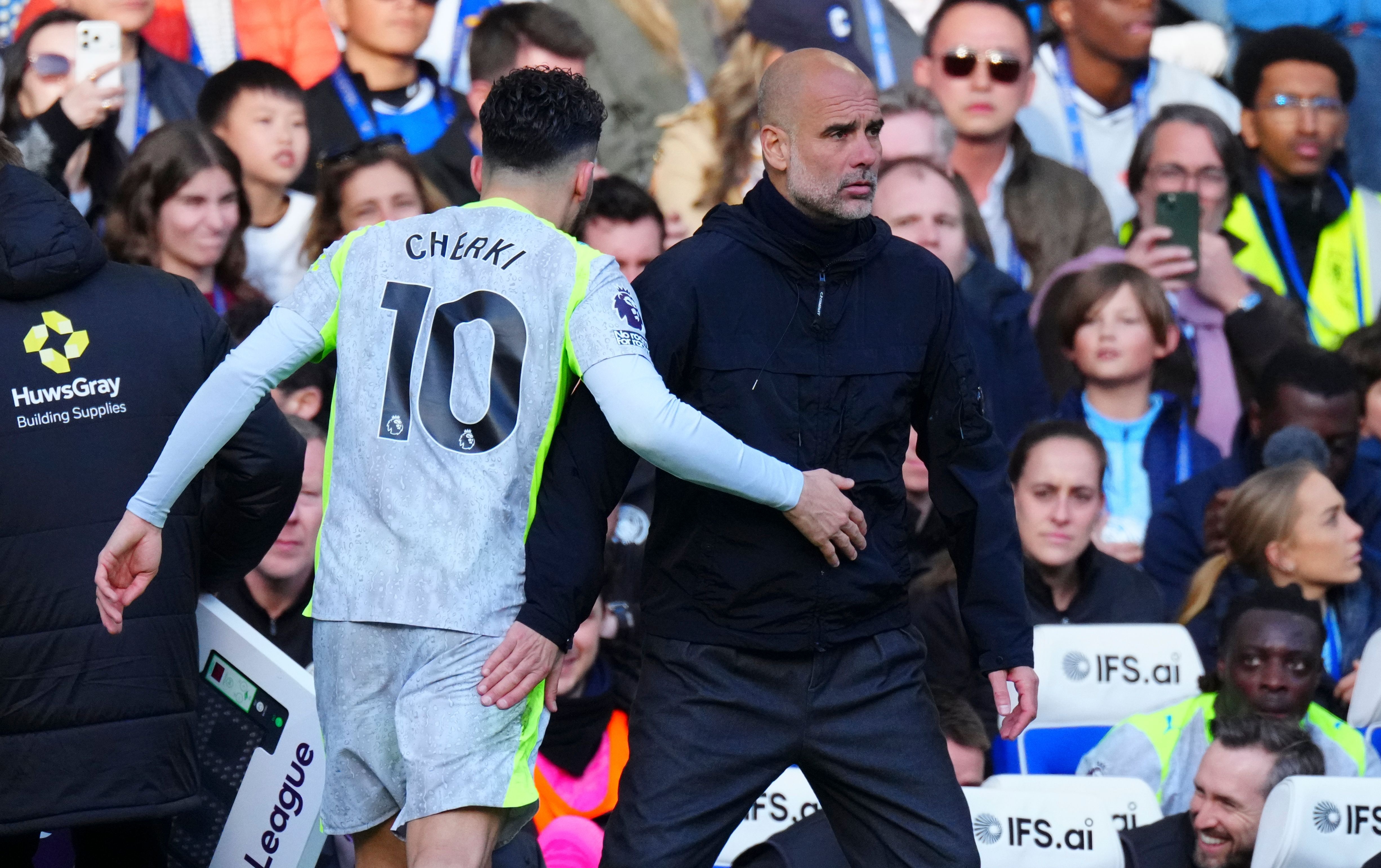 内维尔复盘曼城蜕变 防线重组与B席统治力成争冠关键