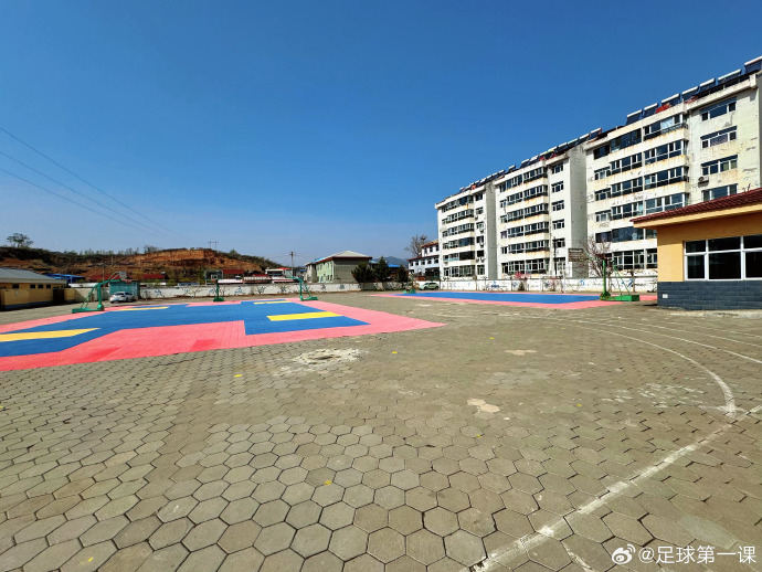 鹿晗公益球场项目落地河北 六年捐赠十四座球场