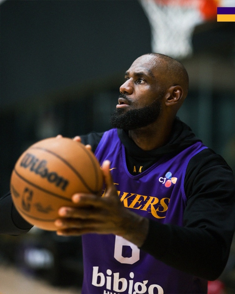 湖人备战火箭G2 官推发布训练图集