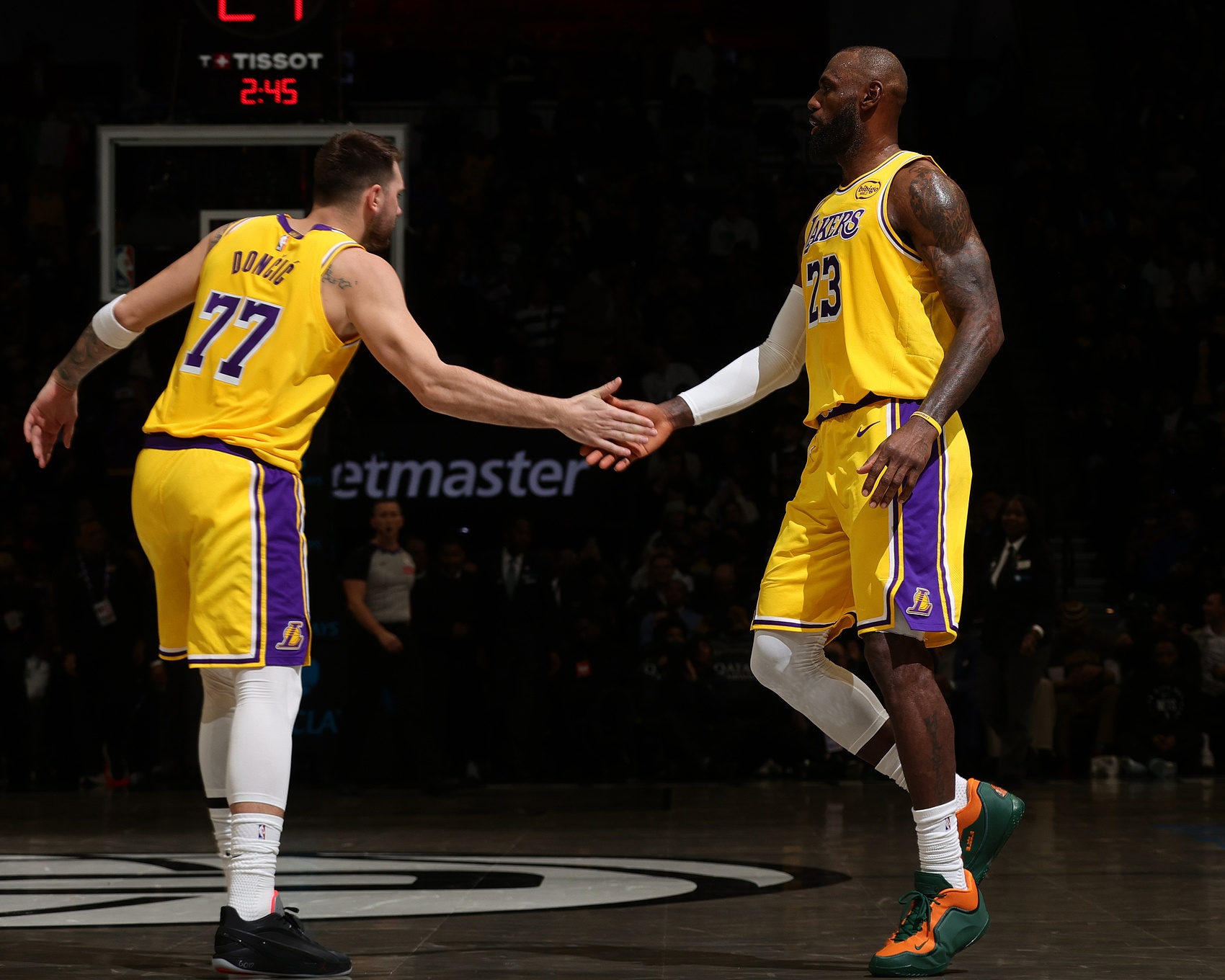 名记披露湖人赛季转折点 詹姆斯旧金山会议后重掌头号角色