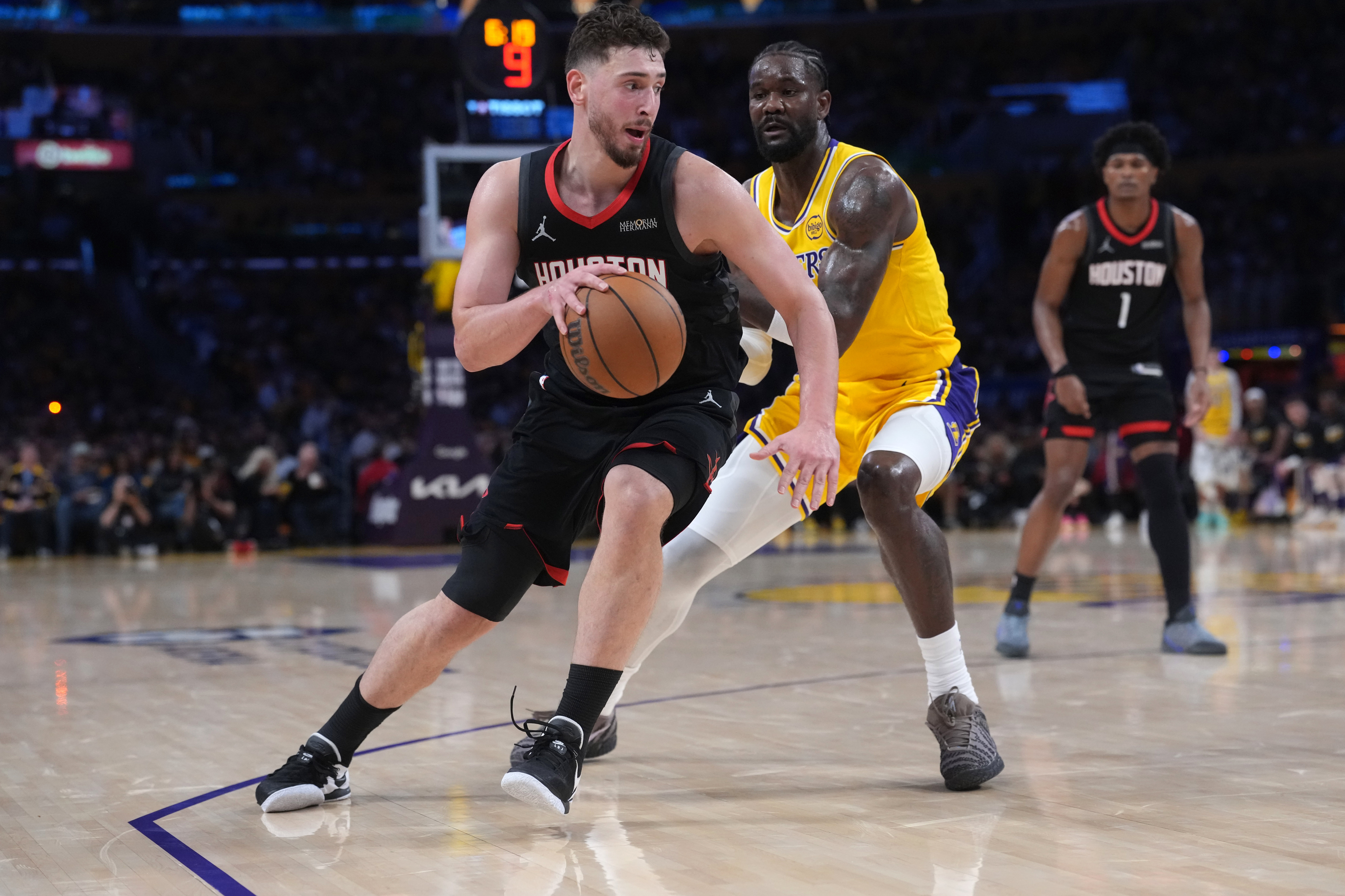 申京季后赛效率骤降 对艾顿命中率从常规赛90%跌至36%