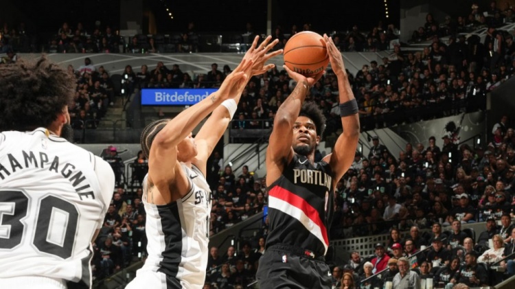 乌度卡夹击詹姆斯反成杜兰特噩梦，火箭两战暴露致命短板