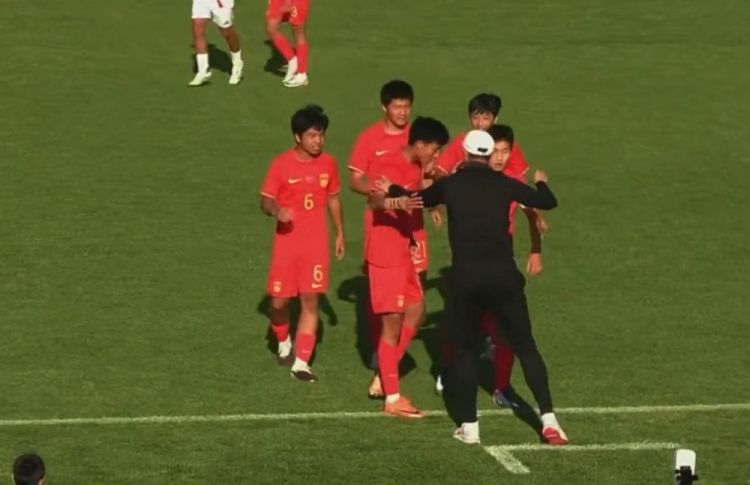 U15国足2-0意大利：周海滨9分钟闪击变阵，沙明造乌龙+单刀