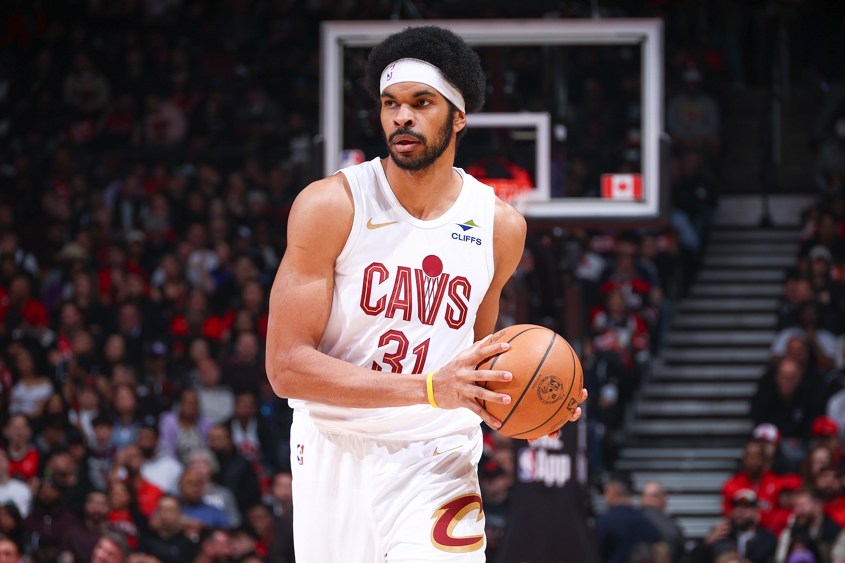 追梦炮轰阿伦：季后赛变软如换人