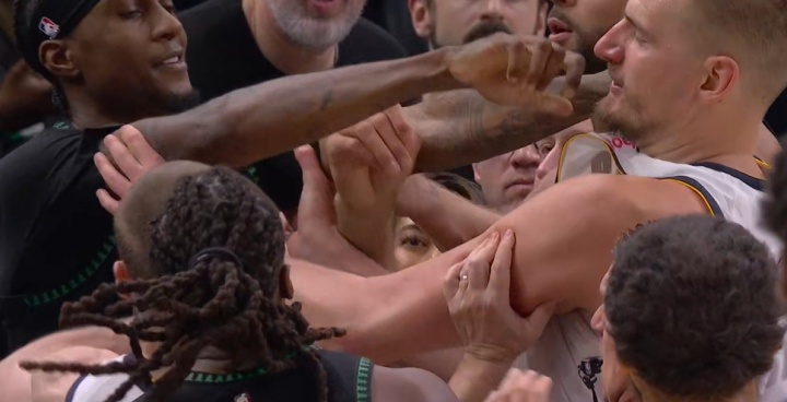 帕森斯：约基奇袭击麦丹很过分 换成其他任何人都会被骂除了库里