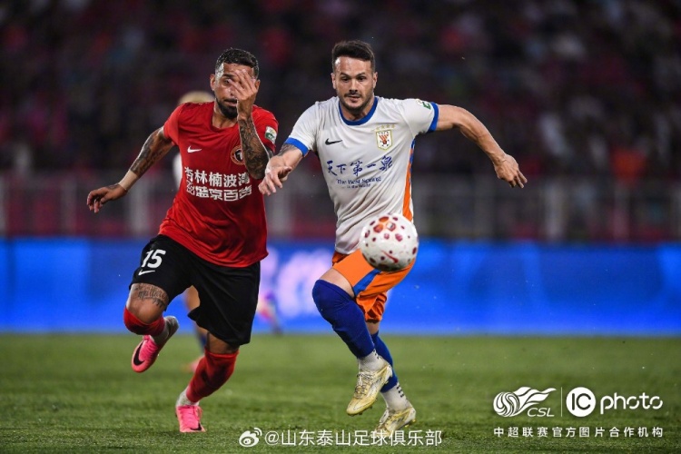 山东泰山客场5-1横扫辽宁铁人 泽卡瓦科双响炮