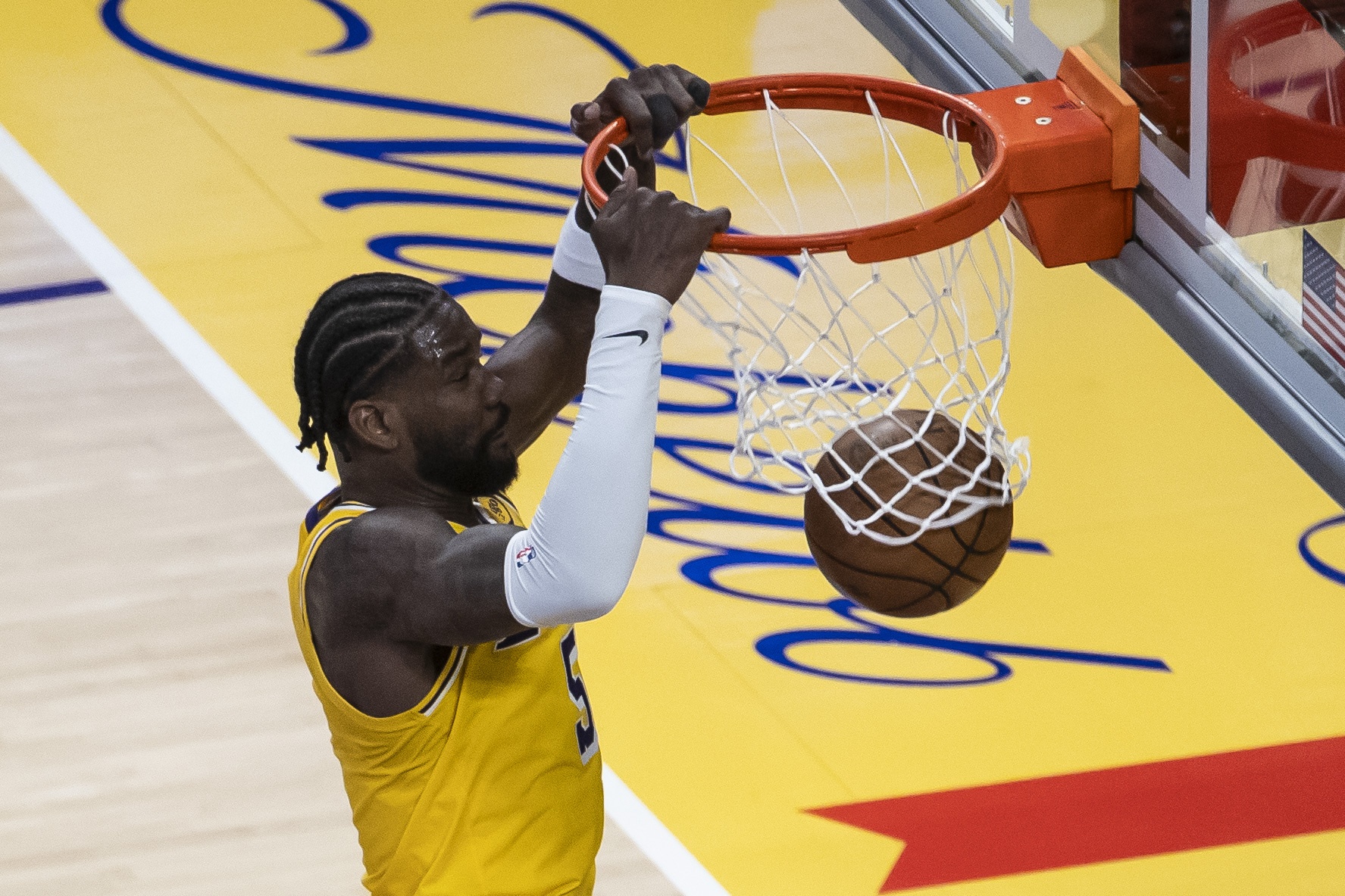 湖人五将去留待决:里夫斯顶薪或成定局,斯玛特去向存变数 湖人五将去留待决:里夫斯顶薪或成定局,斯玛特去向存变数